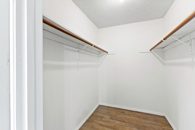 Photo - Spacious 2 Bedroom Apartment - Parking - Near Bus Route! Unit D
