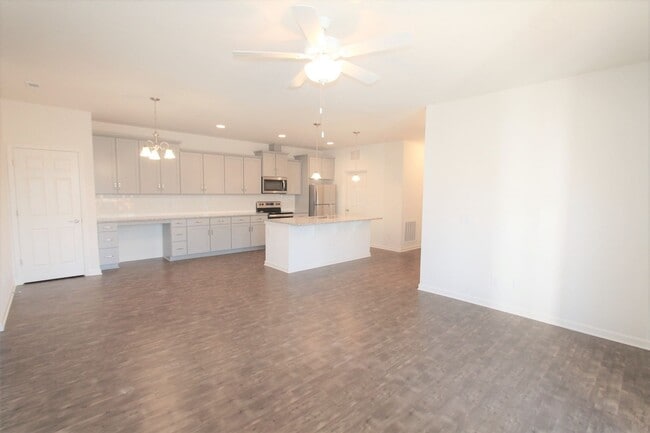Photo - BEAUTIFUL 3BD 2.5 BTH Apartment home RAINTREE - Ballantyne Commons Pkwy