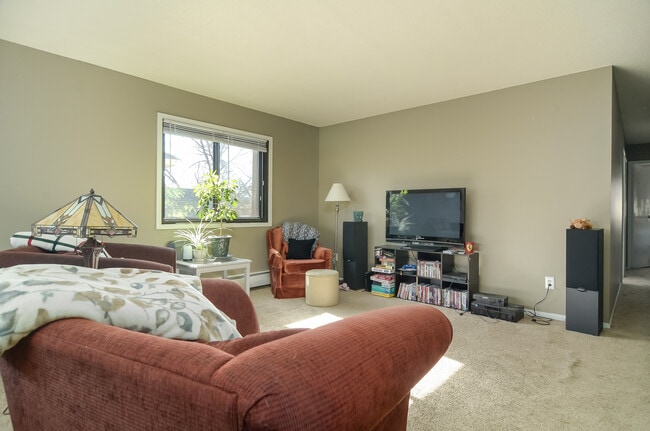 Photo - 1004 7th St SE