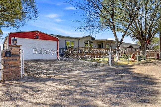 Photo - 313-East 1/2 E 1/2 St N
