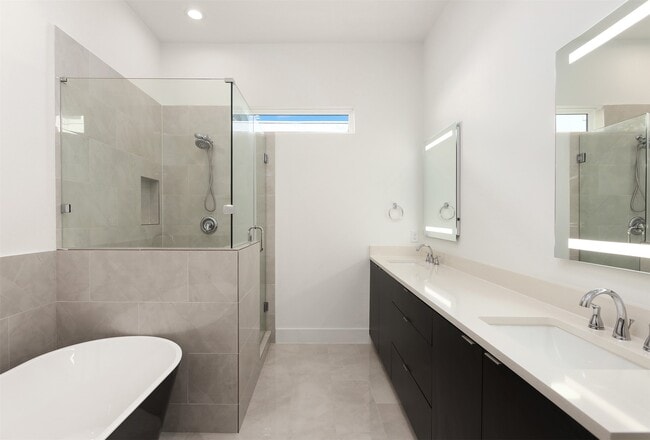 Photo - 500 Schweikhardt St