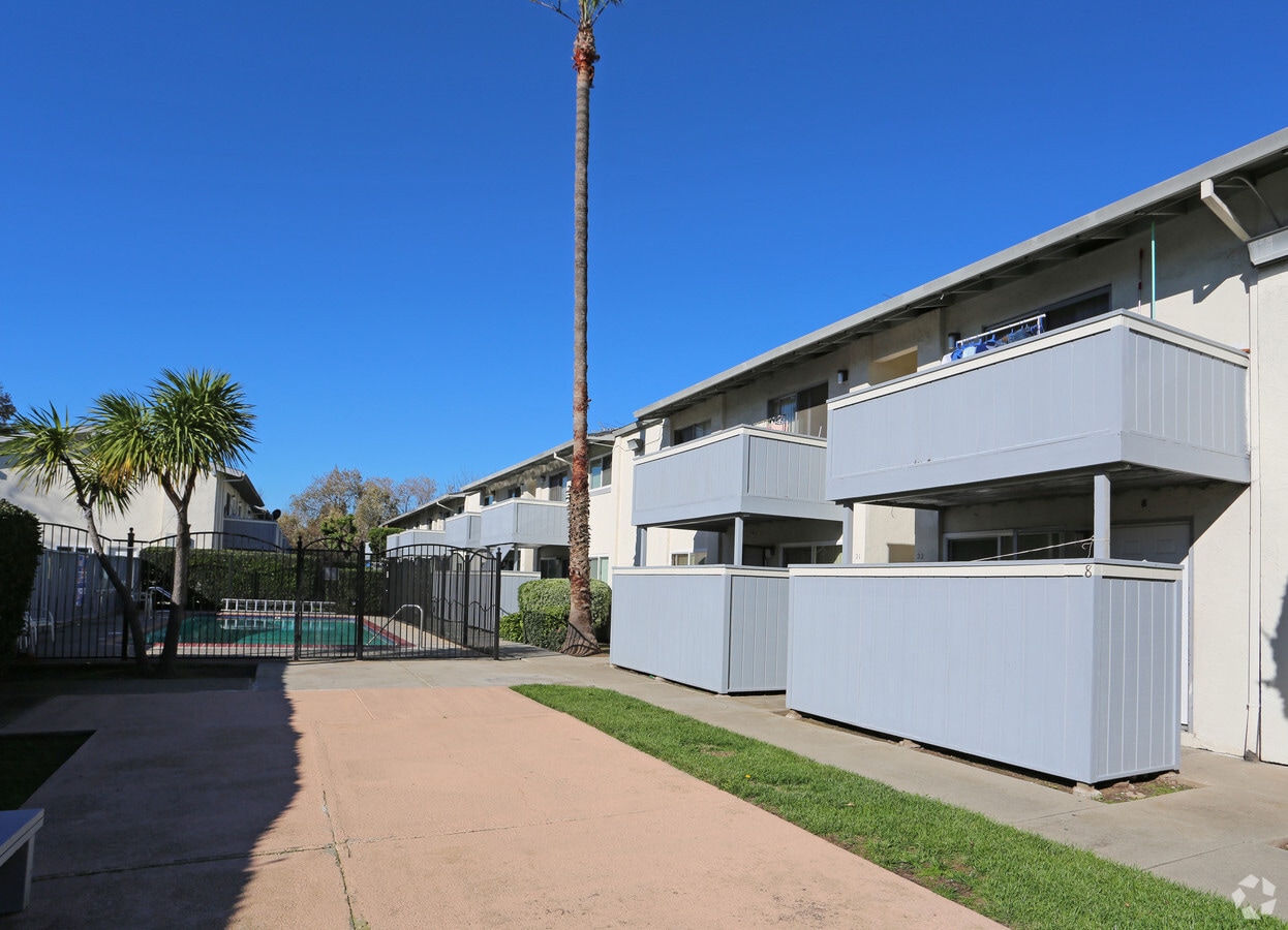 Photo - Country Lane Apartments