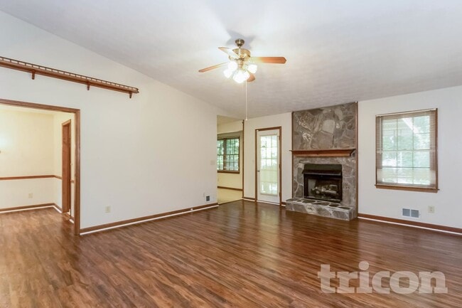 Photo - 1430 Hillside Pl SE