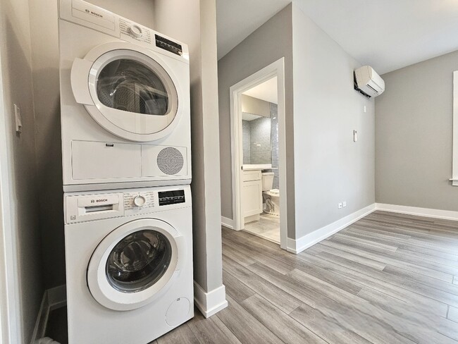 Building Photo - 3937 N Janssen Ave Unit A09C Rental
