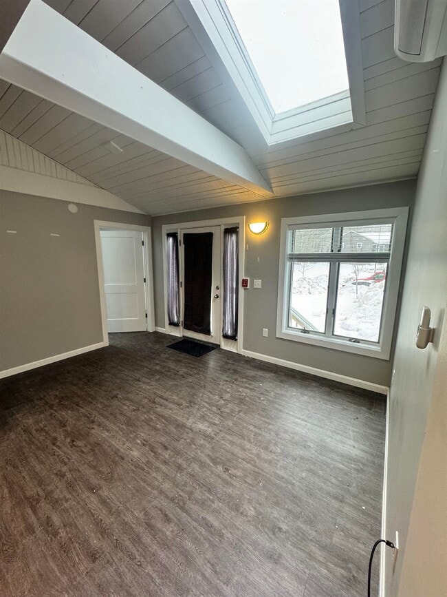 Building Photo - 9 Monarch Wy Unit 101