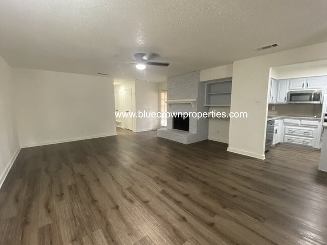 Photo - 1916 Spindletop Dr