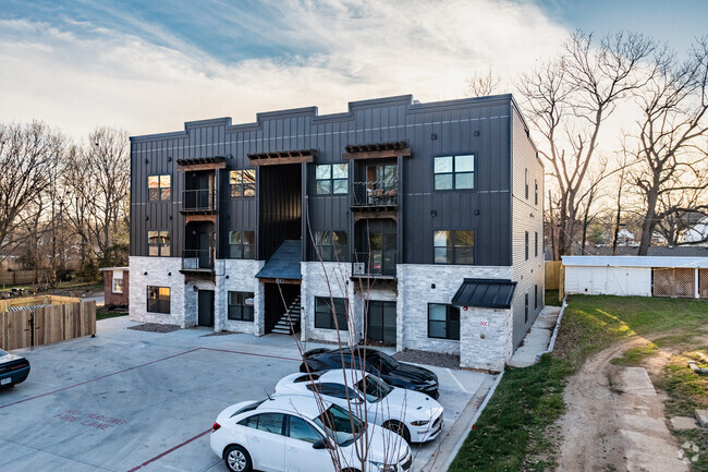 NEW APARTMENTS IN THE HEART OF DOWNTOWN - NEW APARTMENTS IN THE HEART OF DOWNTOWN