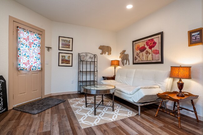 Photo - 339 5th St W Unidad A