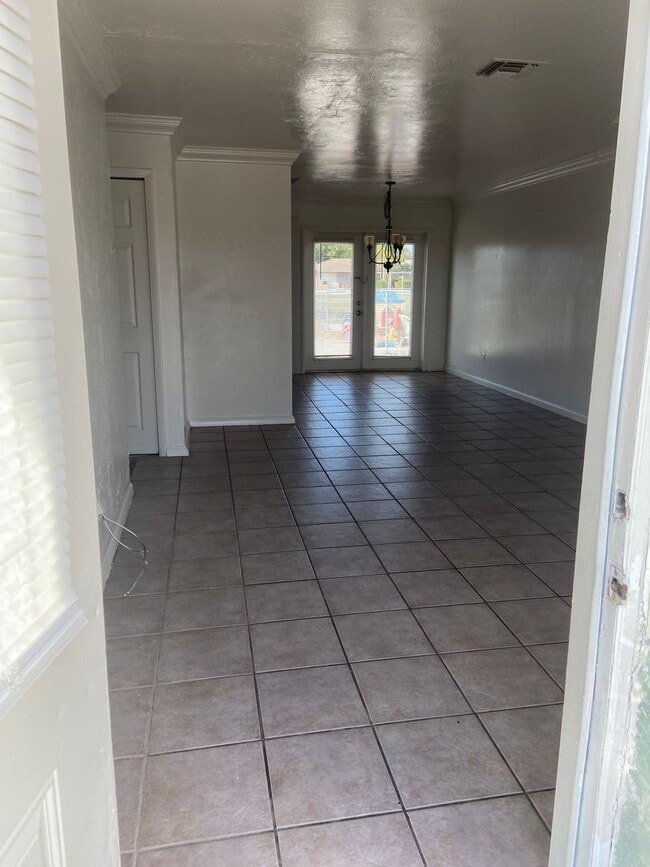 1213 NE 8th Terrace