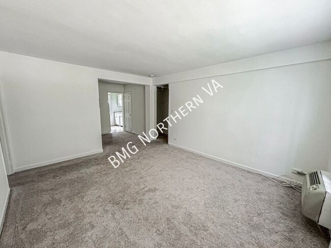 Photo - 214 N George Mason Dr