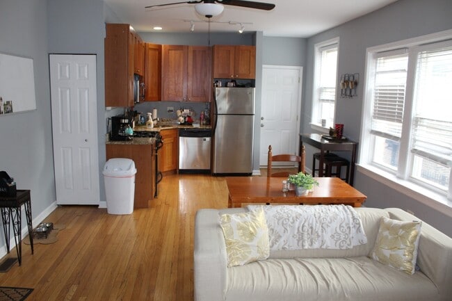 Photo - 3745 W Argyle St Unit 1