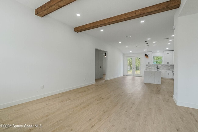 Photo - 521 Garbelmann St