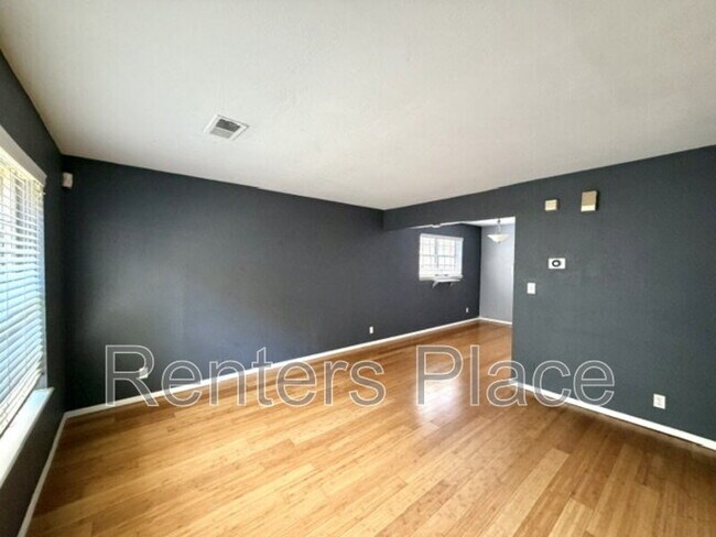 Photo - 2418 E 59th Ct