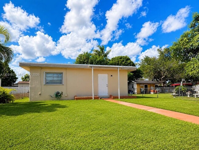 Building Photo - 8935 SW 28th St Unit 8935