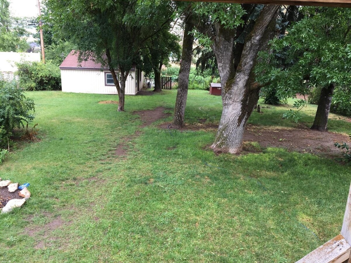 Photo - A great 2 bedroom, with a bonus room, House! Pet Friendly!