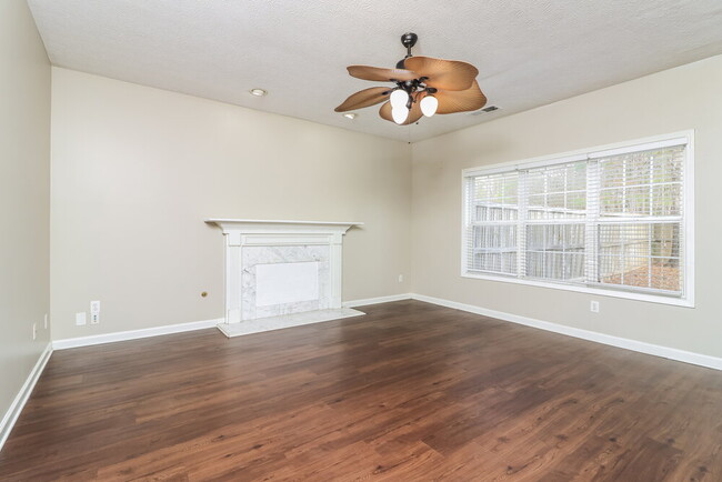 Photo - 1879 Clay Dr SW