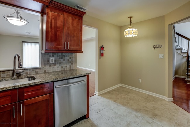 Photo - 92 Tulip Ln