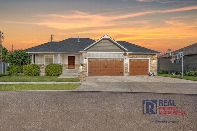 Beautiful - Elegant - 5 Bedrooms - 3 Car -... - Beautiful - Elegant - 5 Bedrooms - 3 Car -... Casa