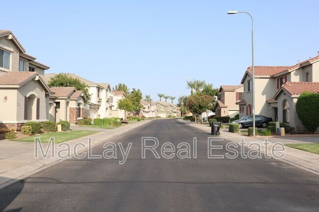 Photo - 1009 E Iris Dr