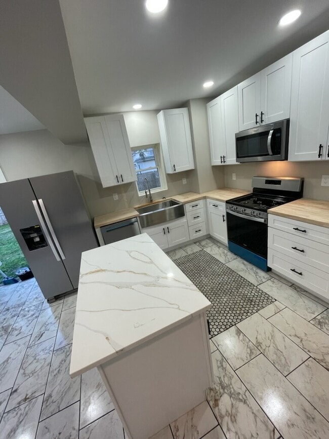 Outstanding kitchen with center island - 288 W Commercial Ave House
