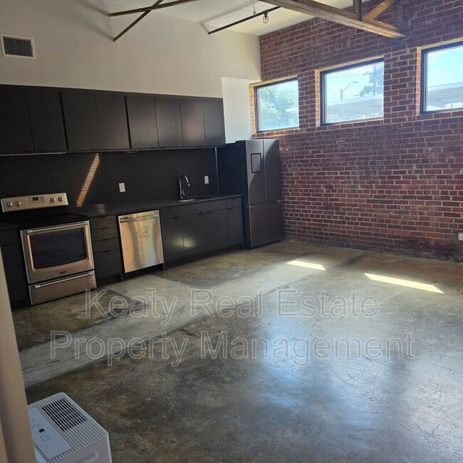 Photo - 136 E Cypress St