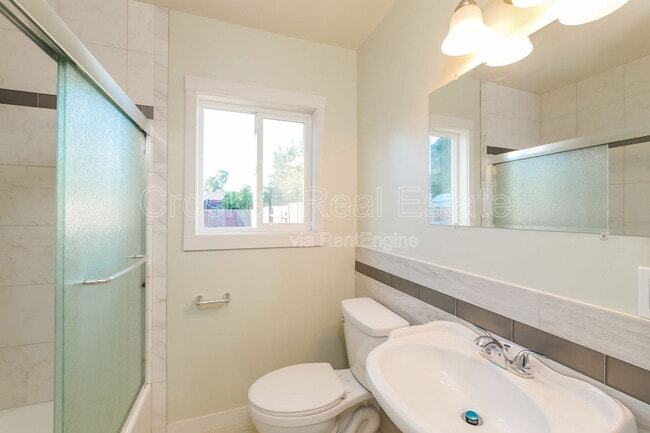 Photo - 365 W 12th St