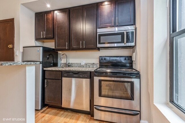 Photo - 1430 N Dearborn Pkwy Unit 302