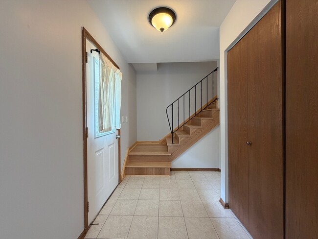 Photo - 1724 Hall Pl