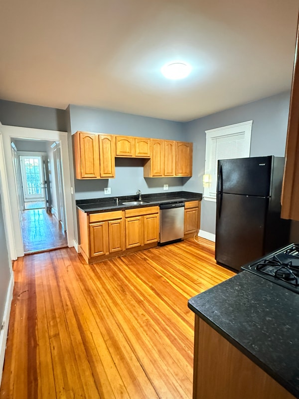 Building Photo - 381 Centre St