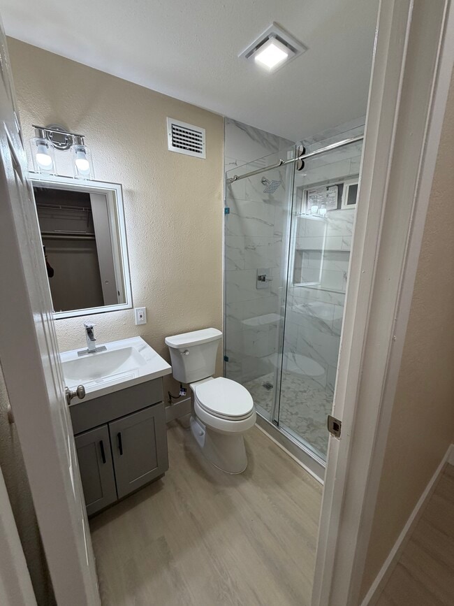 Photo - 3579 Haig St