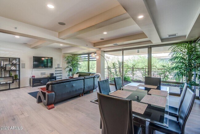 7157 E Rancho Vista Dr Unidad 2001