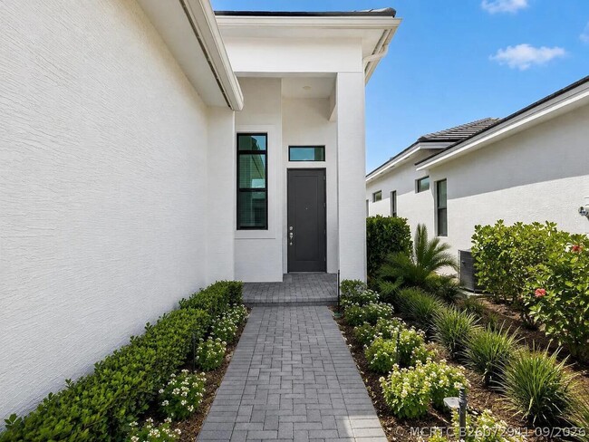 Building Photo - 9148 SW Esule Way