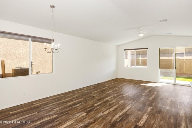 Photo - 1385 Warbler Wy