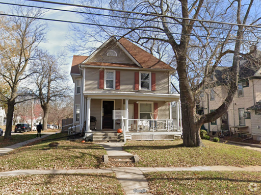 Building Photo - 628 N Linn St Unit #3 Rental