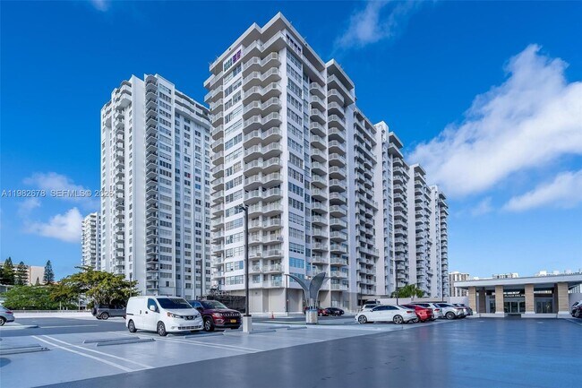 Building Photo - 18071 Biscayne Blvd Unit 402