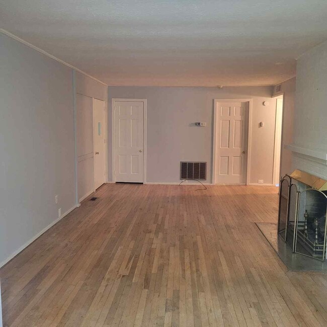 Photo - 110 Chatham Ln