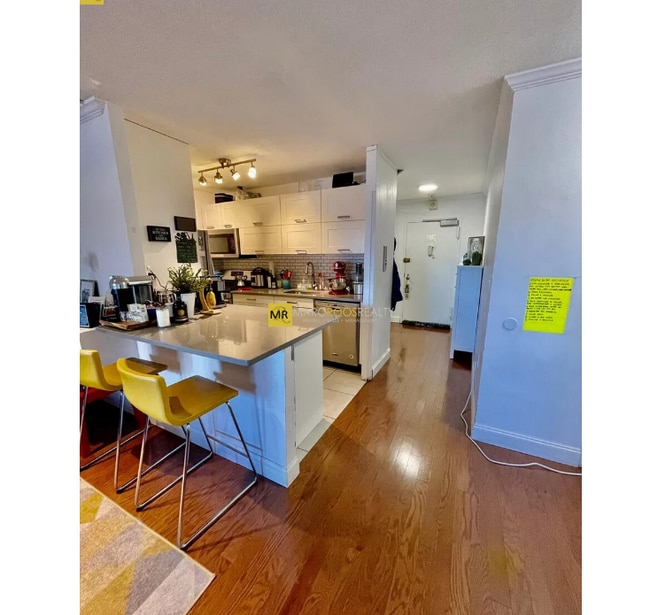 Photo - 9 Hawthorne Pl Unit 6C