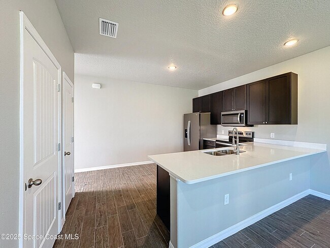 Photo - 534 L M Davey Ln