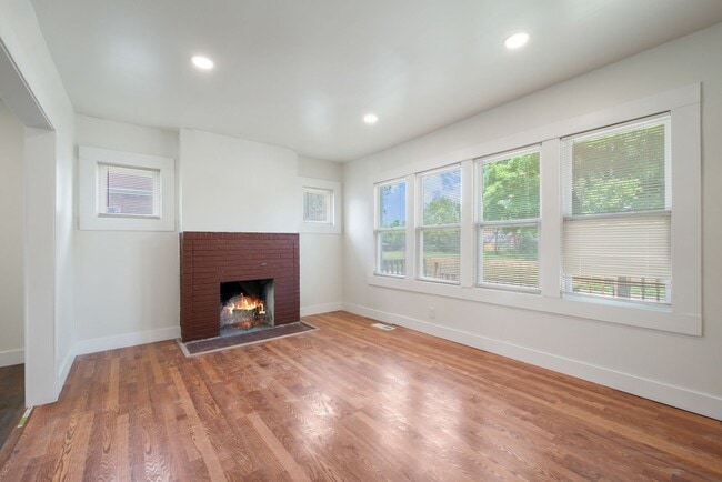 Photo - 615 W Hollywood Ave