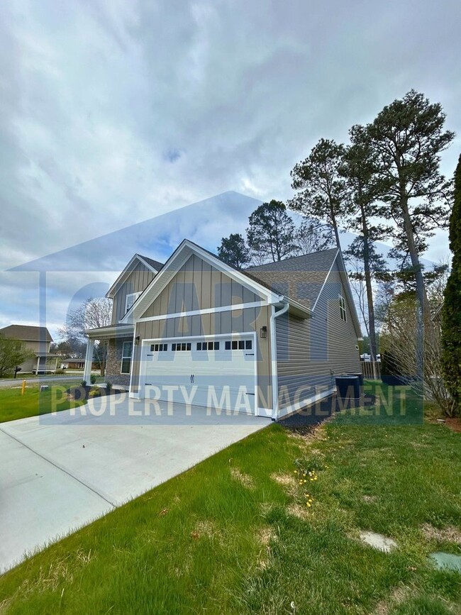 Photo - *Brand New* 4 bedroom home!