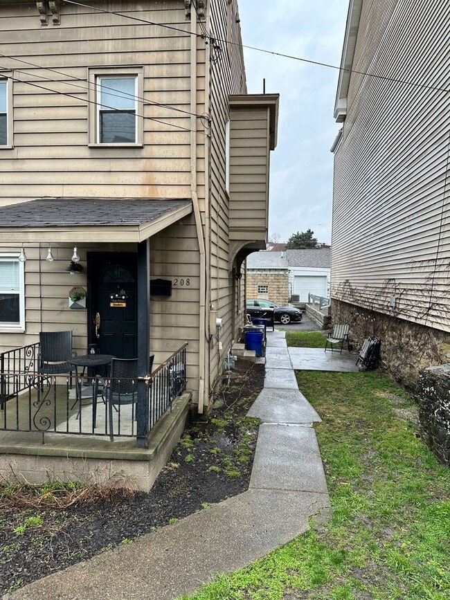 Photo - 310 - 208/210 Maple Terrace Unit 208