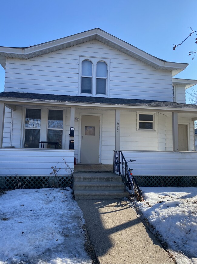 Building Photo - 1025 W King St Unit 1