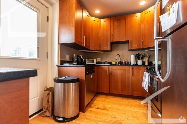 Building Photo - Linden 4 Bed Rental