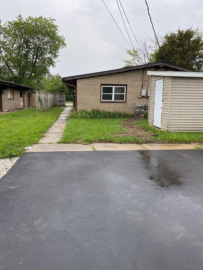 2417 Lewis Ave Unit B * (1 South)