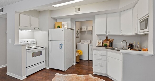 Model-Kitchen-01-Park-at-Athens-Lakeside-Athens-GA-5