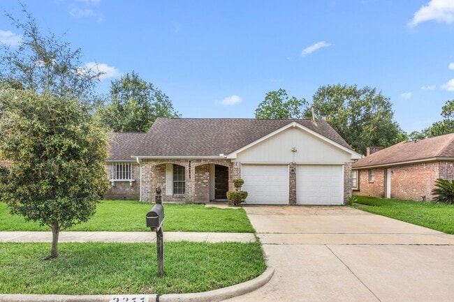 Building Photo - 2211 Turtle Creek Dr