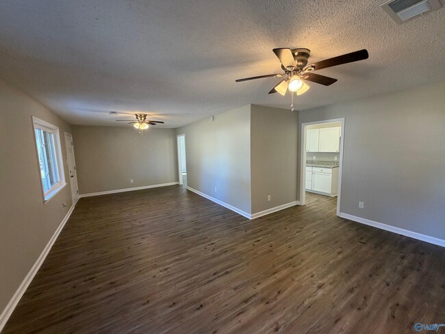 Photo - 117 Lucille Dr SW