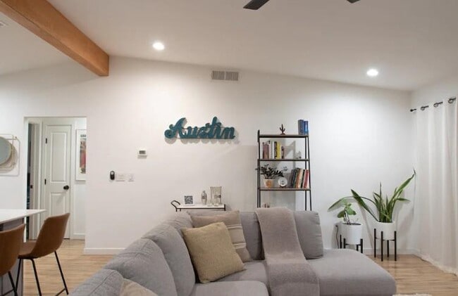 Photo - 9802 Kendal Dr