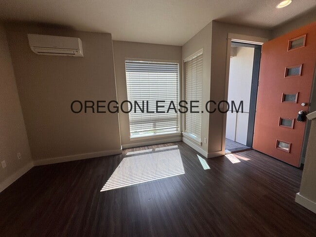 Photo - 2 bedroom 2.5 bath townhouse in Cal Young Area