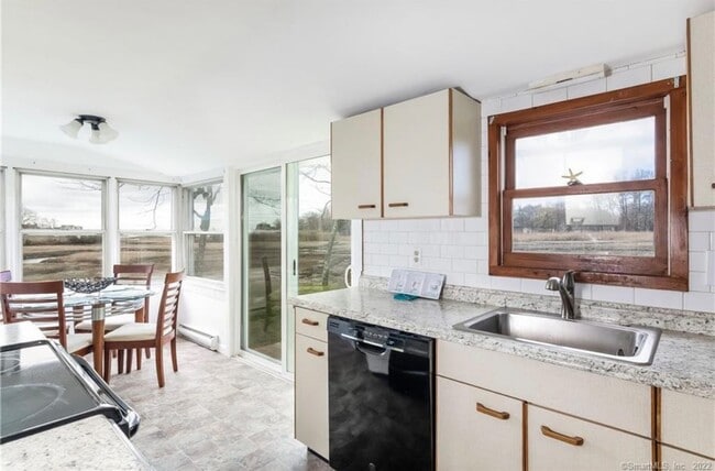 Photo - 18 Thompson Ln